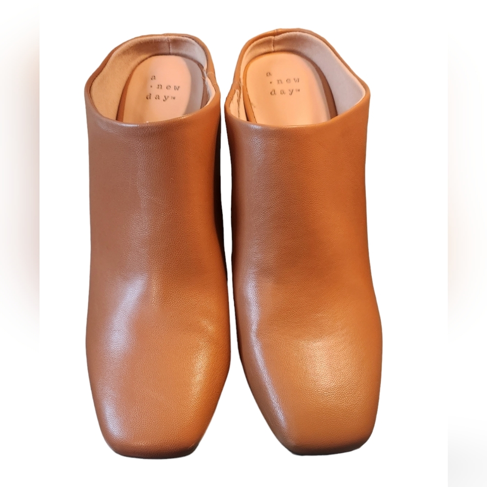 A new day camel color bootie/mule with a snake skin heel. Size 10.